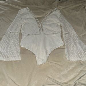 EILLY BAZAR WHITE LACE BODYSUIT